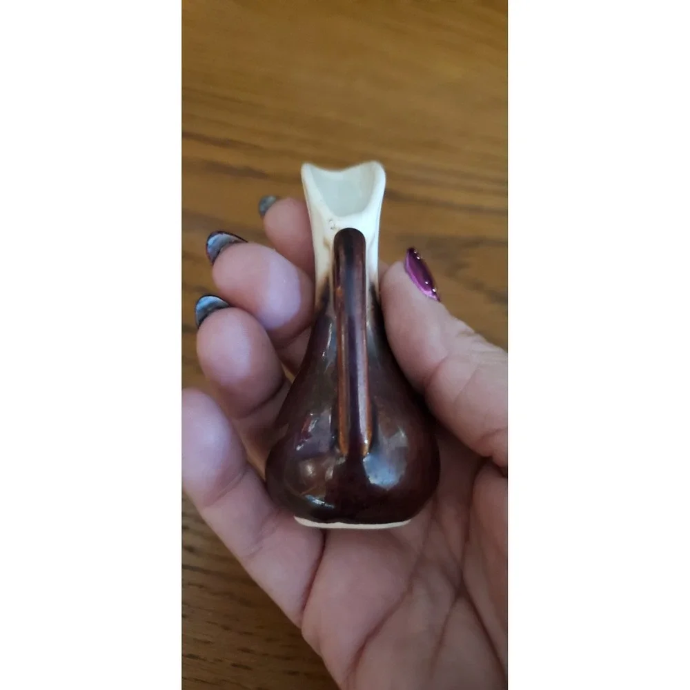 Vintage Victoria Stonewear Brown White Bud Vases With Handles Signature Sticker‎